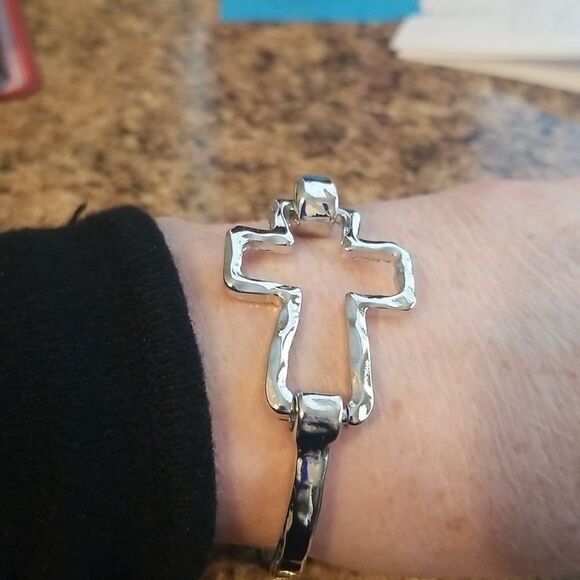 Cross silver tone bracelet - Picture 8 of 10